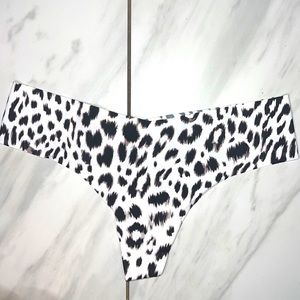 VICTORIA SECRETS THONG NO SHOW LEOPARD PRINT SIZE MED BOUTIQUE NWT